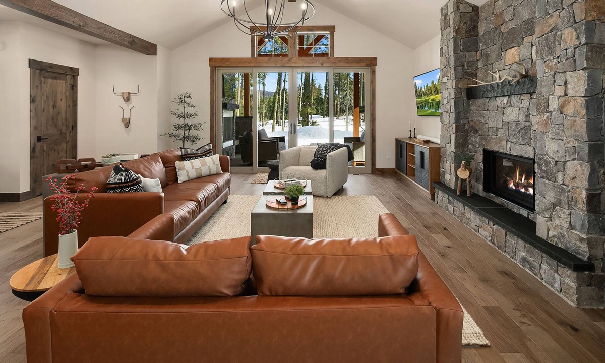 Cle Elum House | Lux and Elegant Suncadia Retreat! Hot Tub | Game Room | Outdoor TV-Fireplace