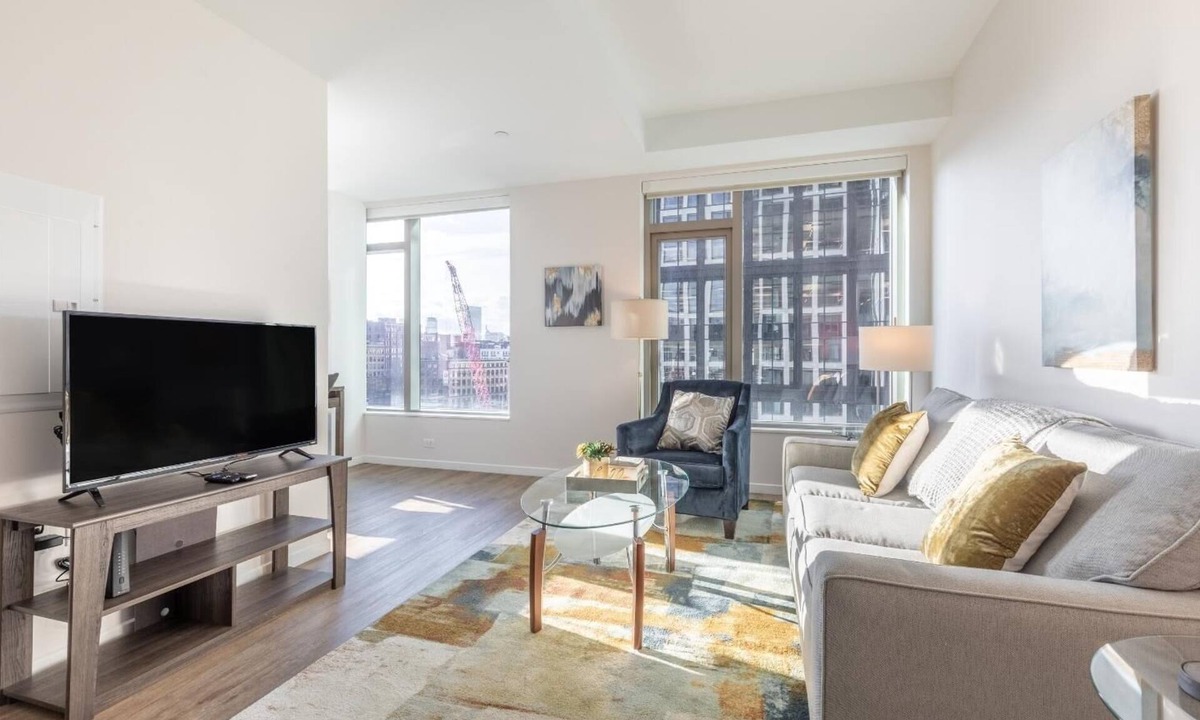 Seaport District Apartment | Lux Apt Downtown Seaport with Pool