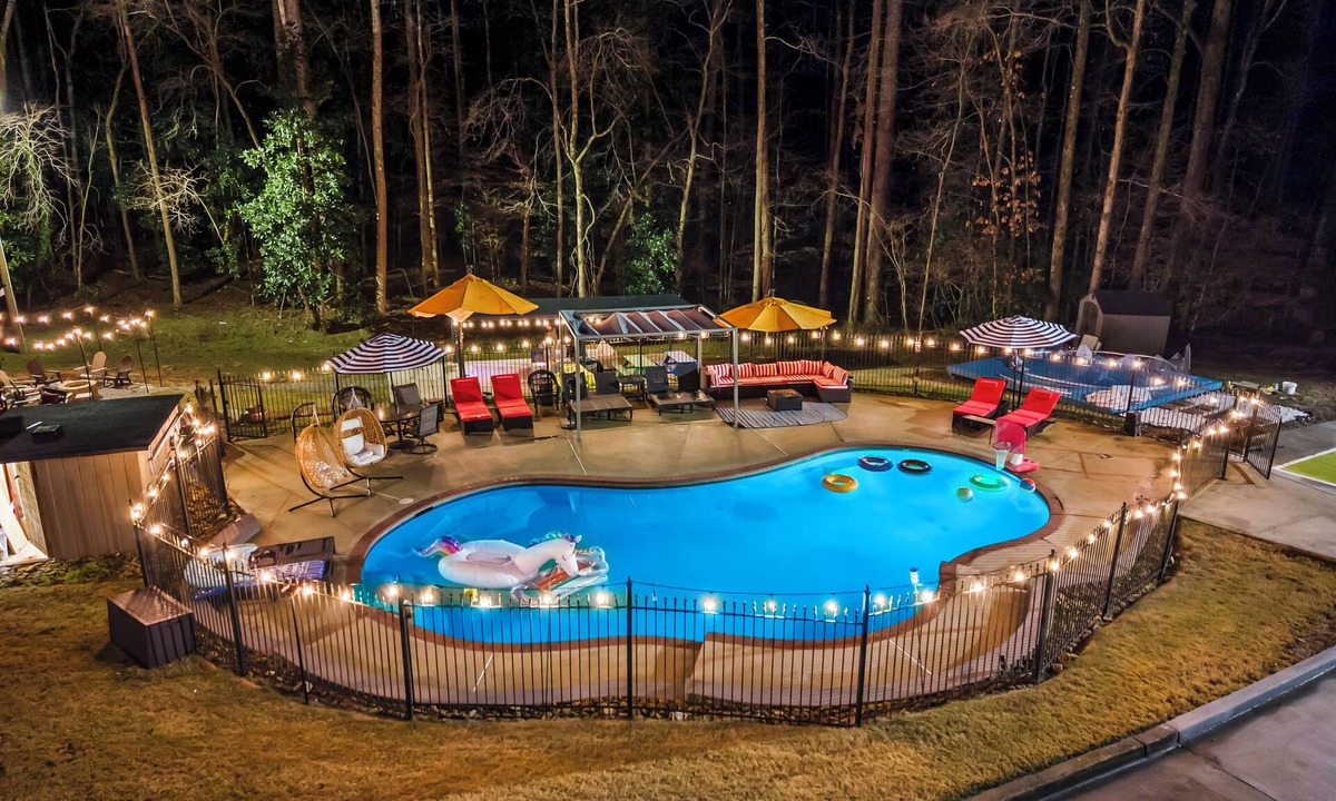 Southwestern House | Lux ATL Estate Pool/Hot tub/Sauna/Pickleball/Game room/Indoor-outdoor Theater