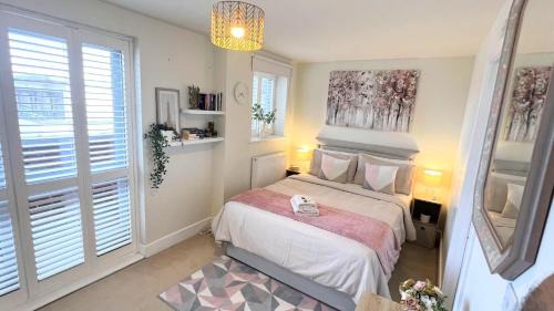 Sherborne St. John House | Lux Balcony Penthouse Room Basingstoke Hospital 2min drive and walkable