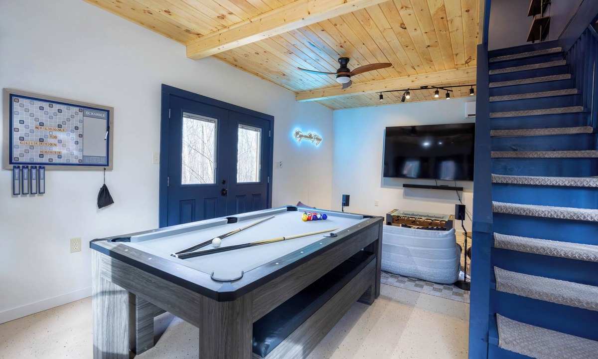 Birdseye Cabin | Lux Cabin - Hot tub, Barn Game/Movie Room, Fire Pit