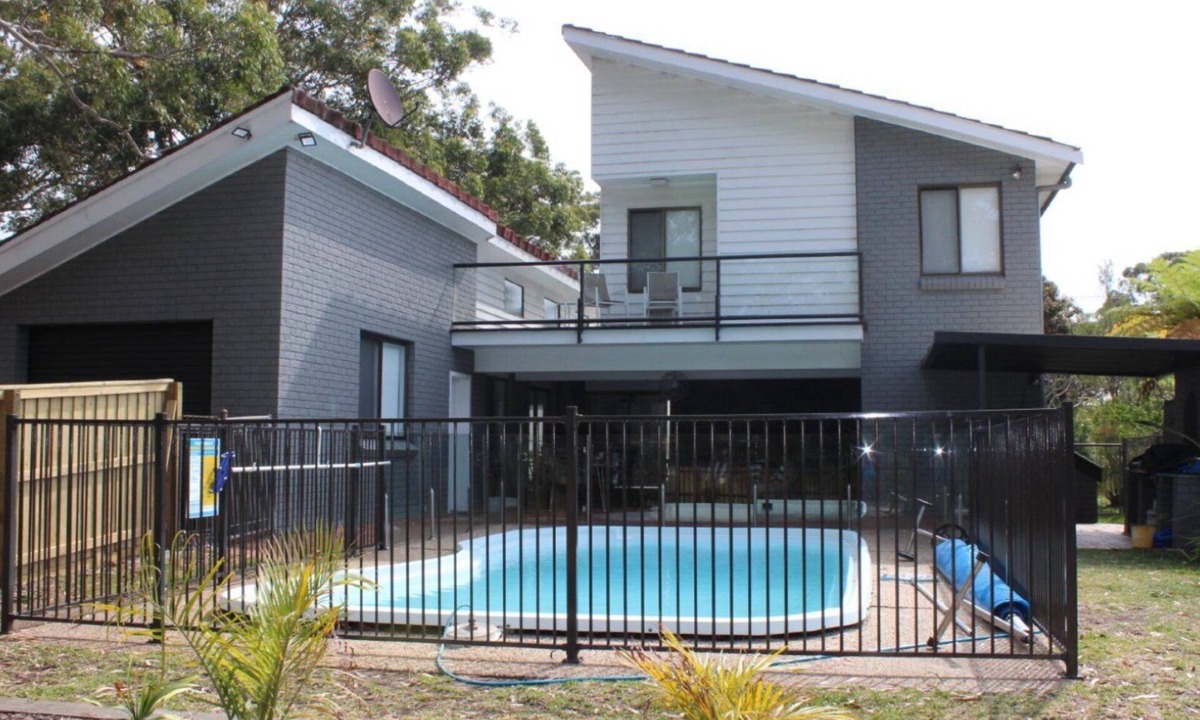 Hawks Nest House | Lux Coastal Getaway with Private Pool