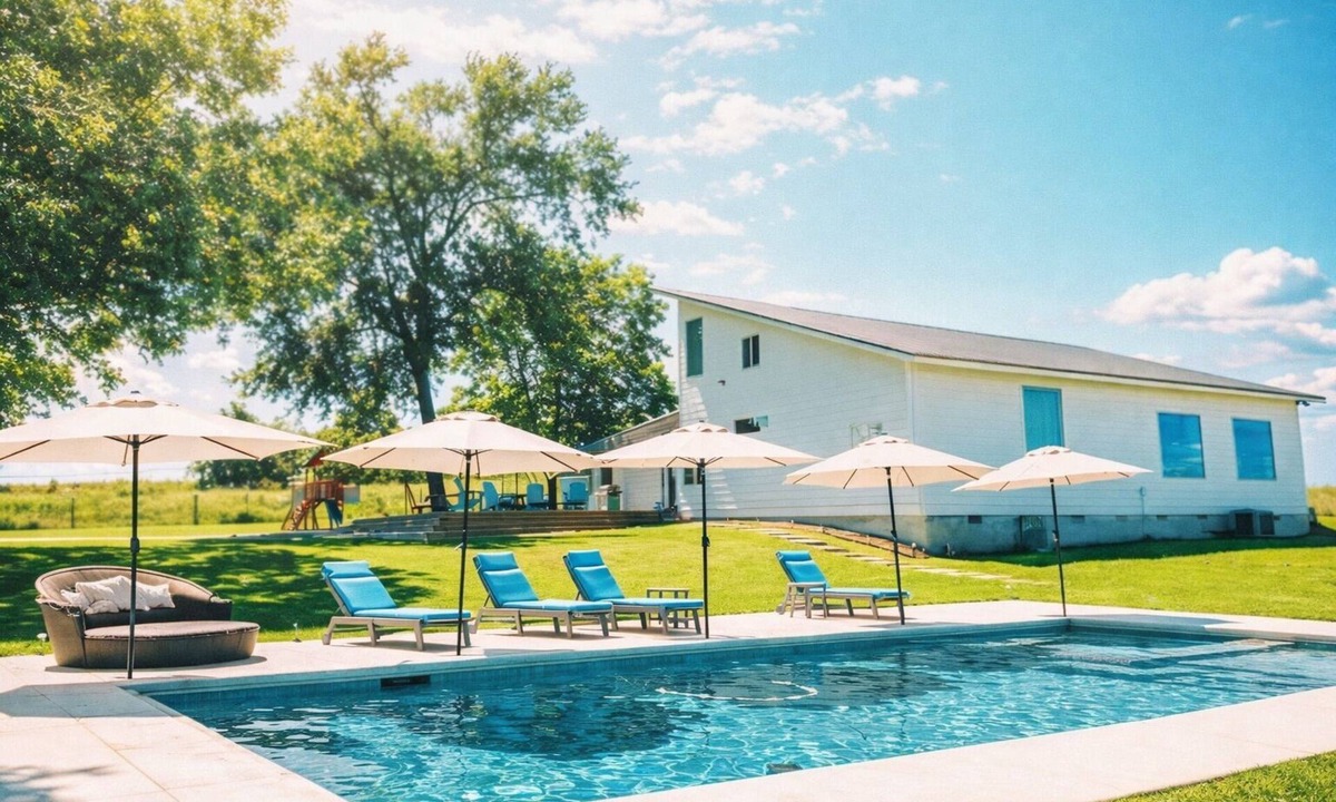 Brenham House | Lux Country Escape w/Pool - Min to Dowtown Brenham