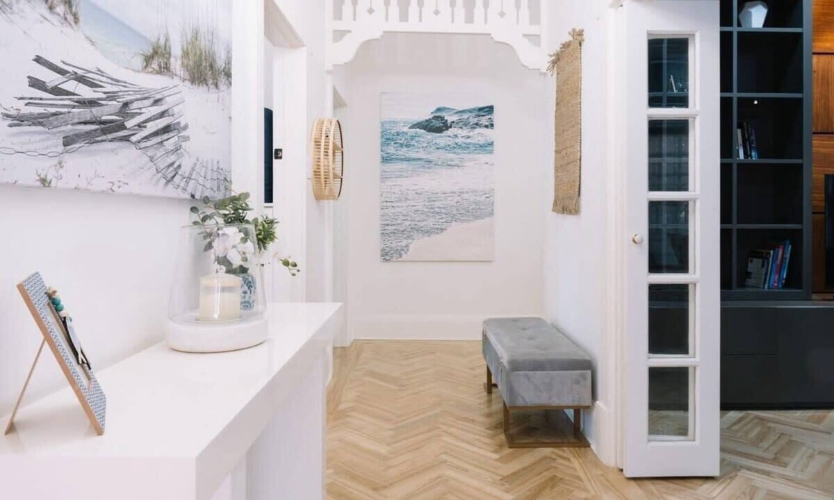 Glenelg South House | LUX Glenelg - Pool, 4BD, 3BA, Sleeps 13