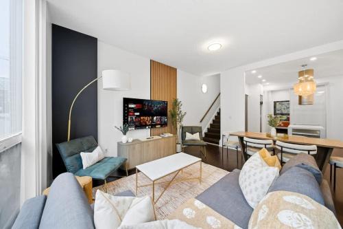CityPlace House | Lux Harbourfront Home Sleeps 10 with Free Parking