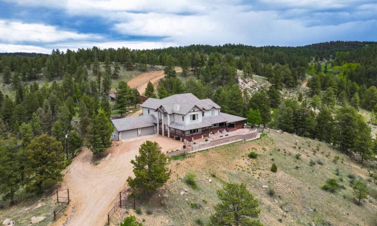 Divide House | Lux Hilltop Retreat Swim Spa Sauna Gated Game Room Fireplace