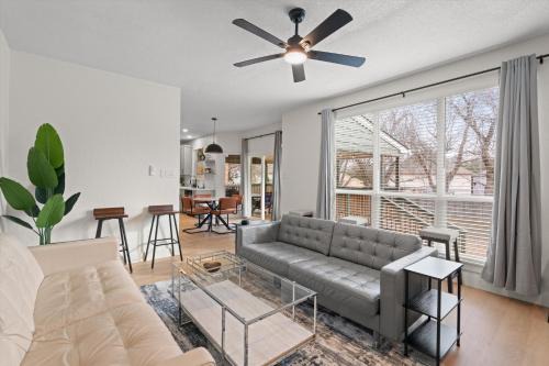 Round Rock House | LUX Kalahari Retreat, Game Rm, 3 King Rms, Sleeps 17 Plus