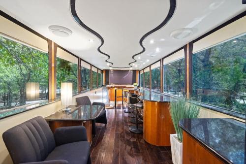 Austin Villa | Lux Lounge 7744 Ranch Resort Austin - COTA
