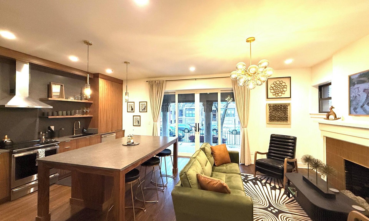 Hyde Park Apartment | Lux New Hyde Park Apt by U Chicago, Museum of Science & Industry w/Peloton