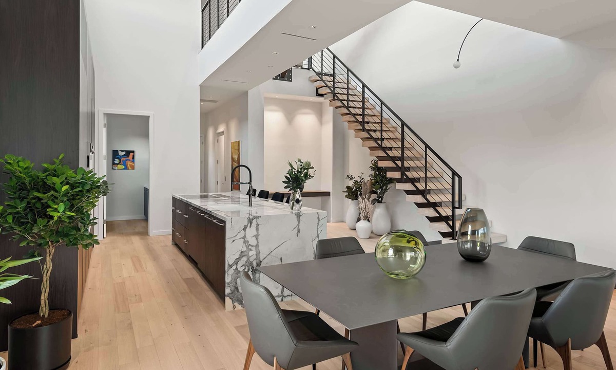 St. Petersburg - Clearwater Apartment | Lux Penthouse 4-story Stunner Rooftop Views