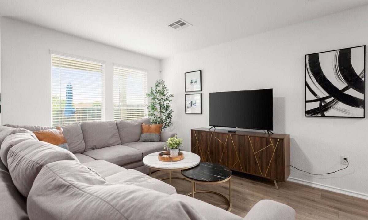 Stony Ridge North House | Lux Retreat l SE Austin near F1/COTA/ABIA/Tesla