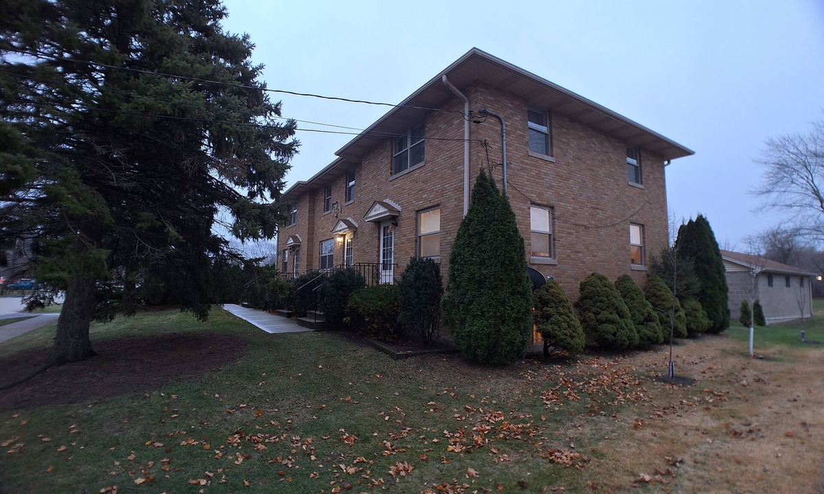 Gurnee House | Lux Stay Six Flags & Naval Base Multi-Unit