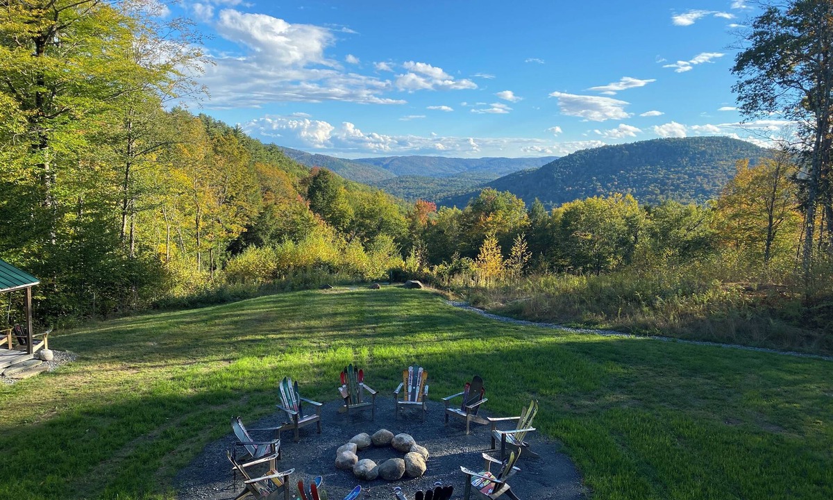 Townshend House | LUX, Stunning views, private setting,king beds,pet friendly, fire pit,WIFI,AC,EV
