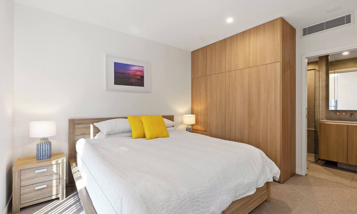 Kangaroo Point Apartment | Lux Style Spacious 1 Bed Apt, Pool , Parking