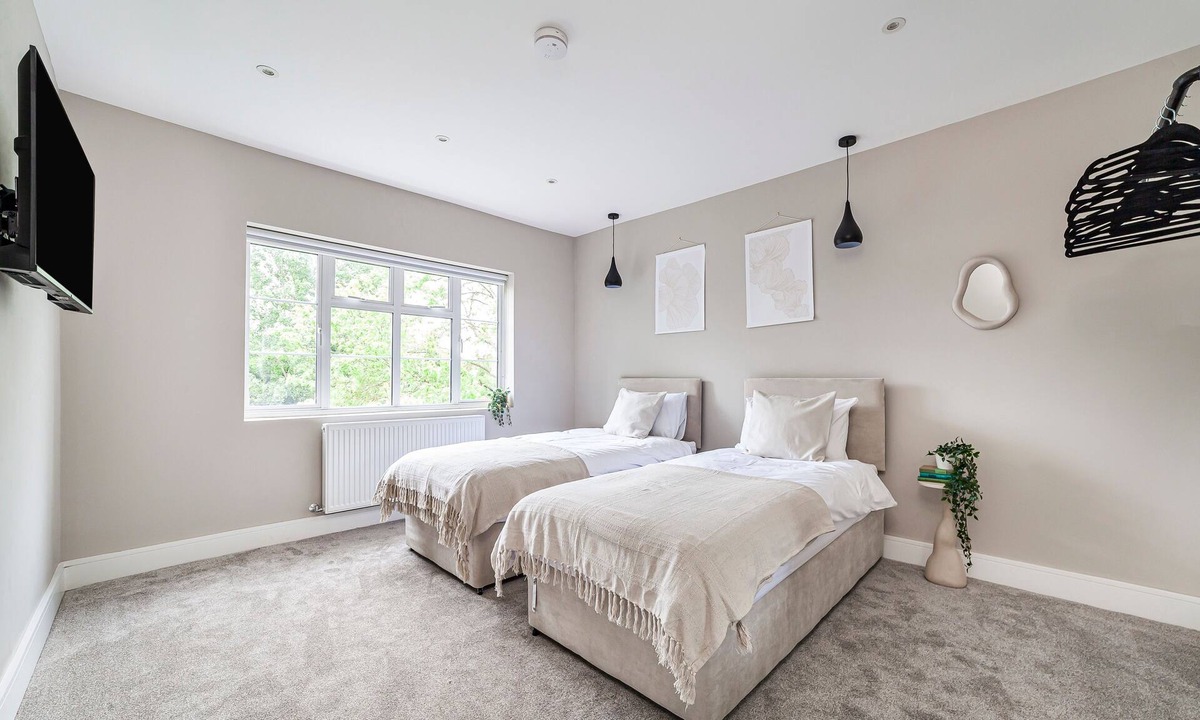 Barnhill Apartment | Lux Stylish Flat w/Views