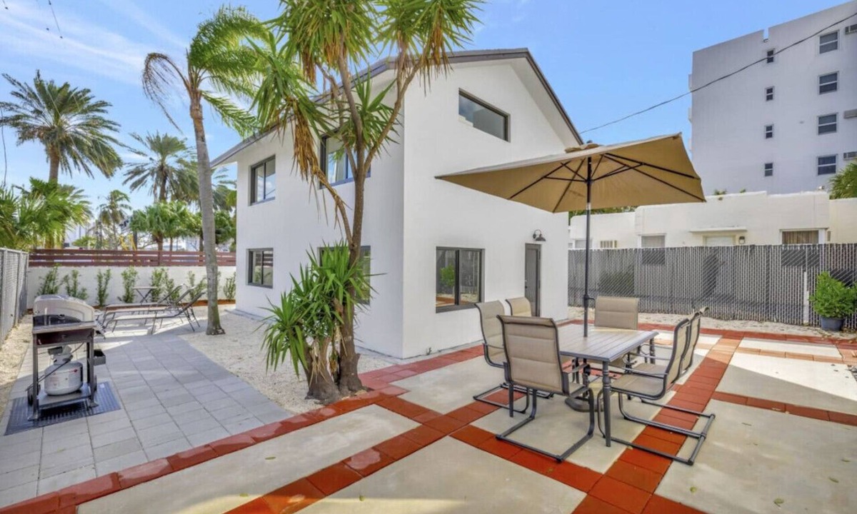 Central Beach Villa | Lux Villa - 3br/2ba off Las Olas
