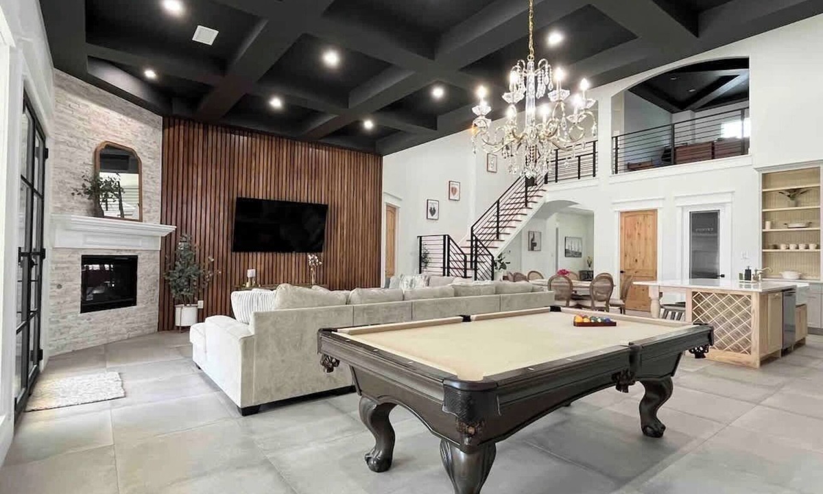 Central Arlington House | LUX | Walk to AT&T Stadium | GlobeLife | GameRoom