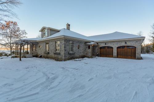 Saint John House | Lux Waterfront Private 4bd home