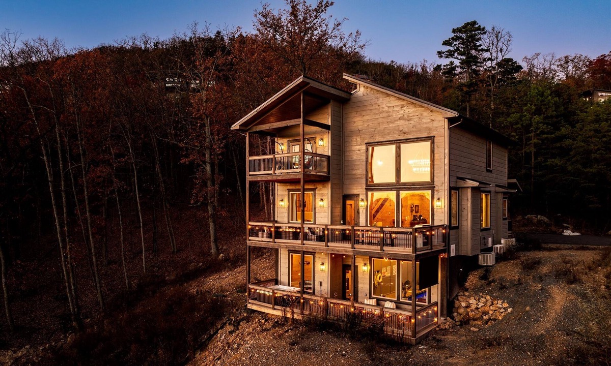 Sevierville Cabin | LuxCabin with Stunning Views 🍂 Indoor Heated Pool