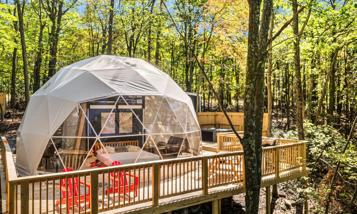 Capon Bridge Apartment | Luxe 2 Bed Dome w Hot Tub, Deck, Fire Pit & Bath