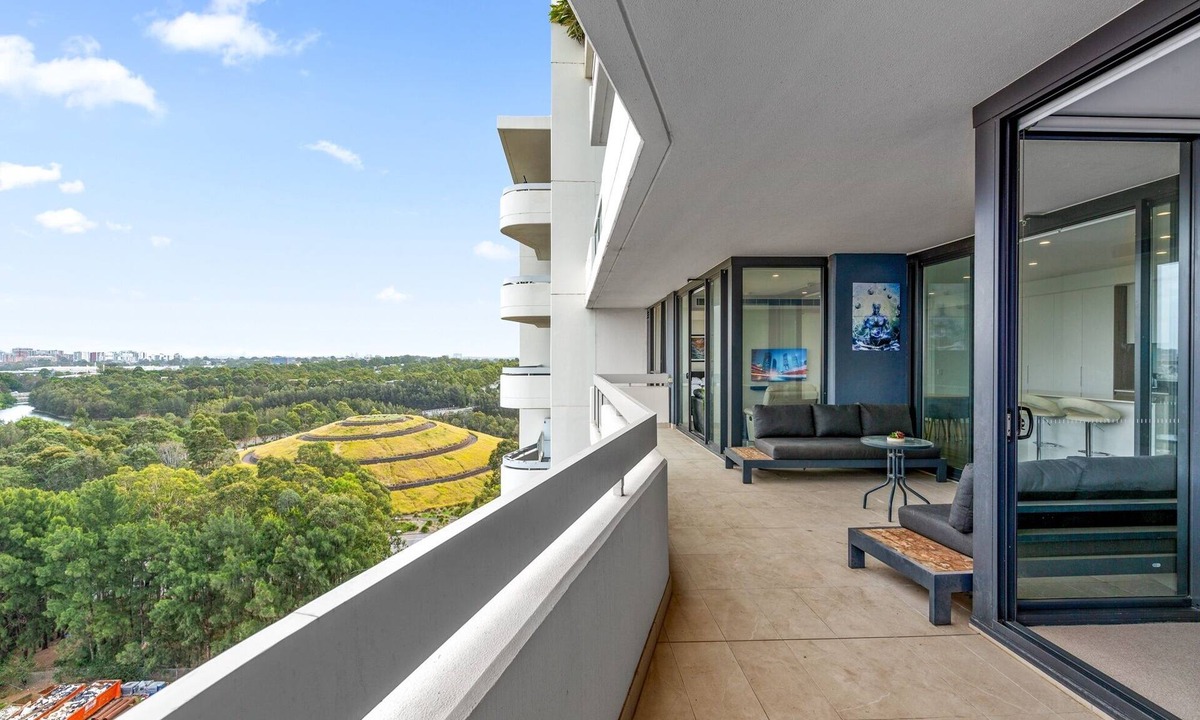 Lidcombe Apartment | Luxe 2-Bed: Modern Interiors, Balcony & BBQ Area