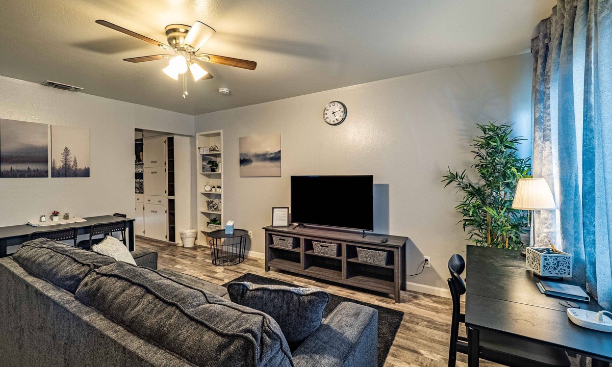 Carmichael Apartment | Luxe 2B Home in Carmichael Netflix Work Desk