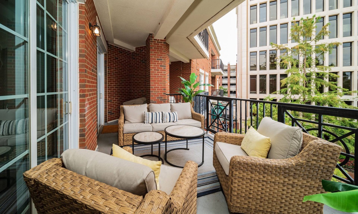 Greenville Downtown Apartment | Luxe 2BR/2BA Condo 1 Block from Main St w/Balcony