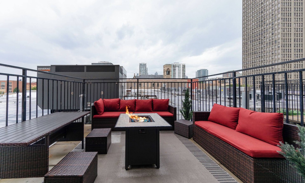Near South Side Apartment | Luxe 2BR Unit with Gym, Patio, & Skyline Views Near McCormick Place & Lakefront