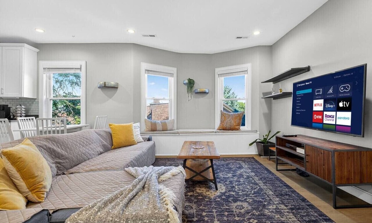 Highland Park Apartment | Luxe 3 bd | Boston | Penthouse
