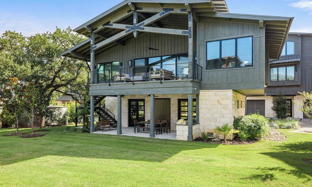 Spicewood House | Luxe 3BR Lake Escape | BBQ | Firepit | Pickleball