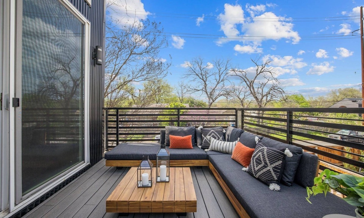 Govalle House | Luxe 4BR Austin Home | Balcony & Private Deck