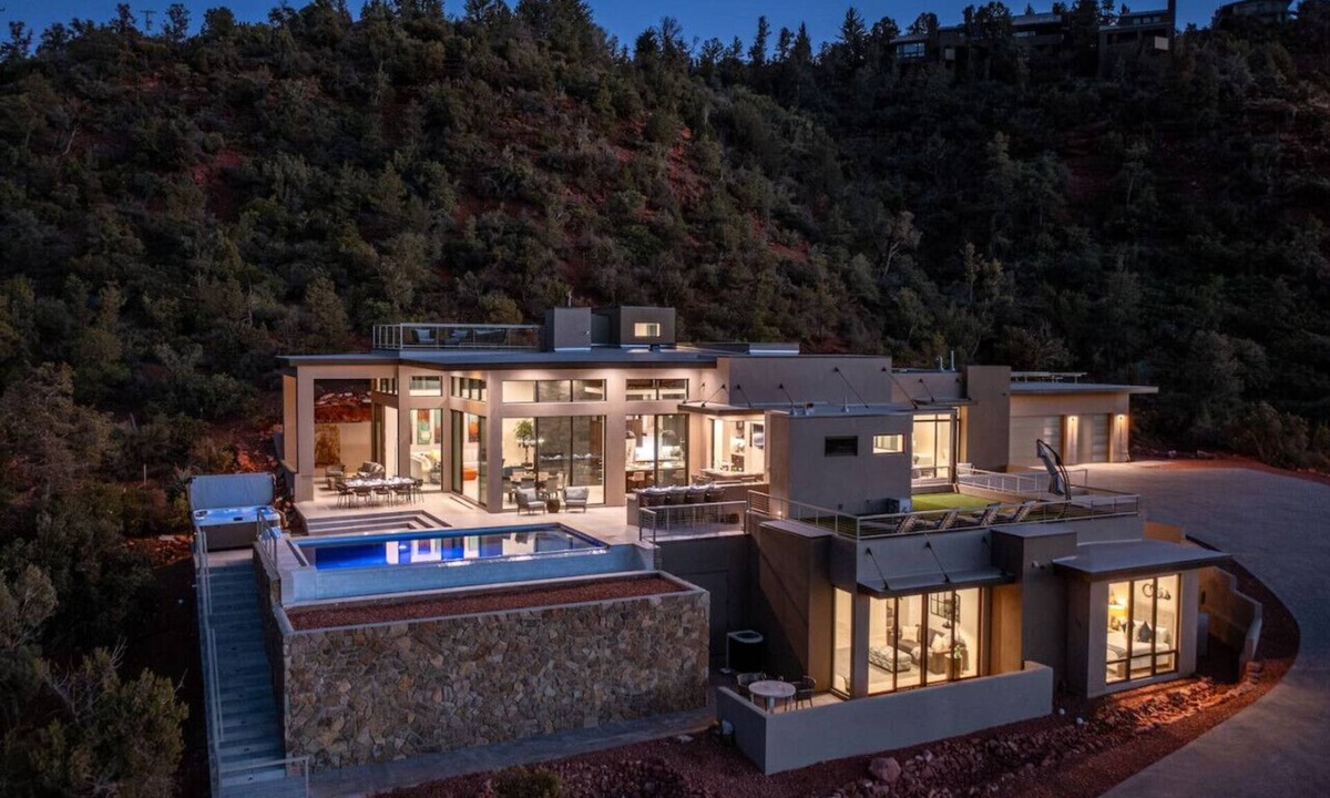 Sedona House | Luxe 4BR Entertainment Hub w/Infinity Pool & Spa