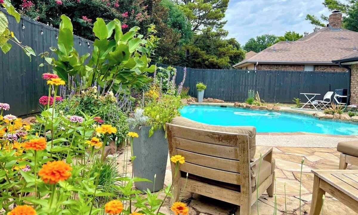 Grapevine House | Luxe 4BR with Heated Pool and Hot Tub - Walk to Lake