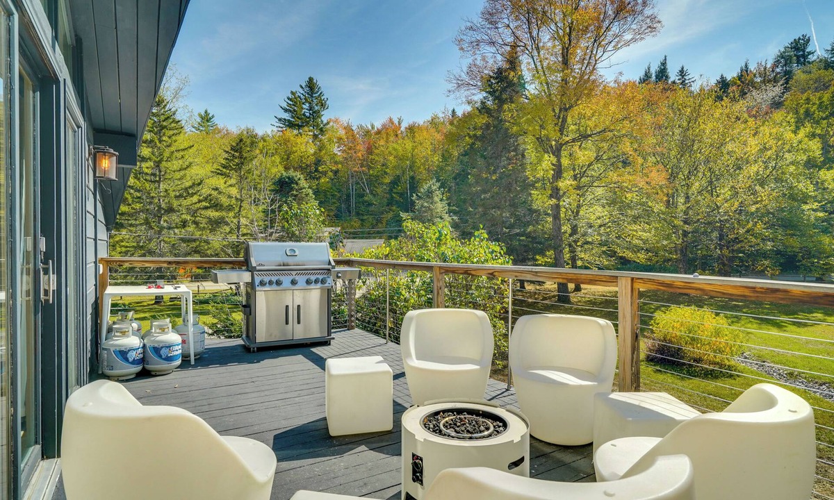 Jamaica House | Luxe 5,000 Sq Ft Retreat: 5 Mi to Stratton Resort