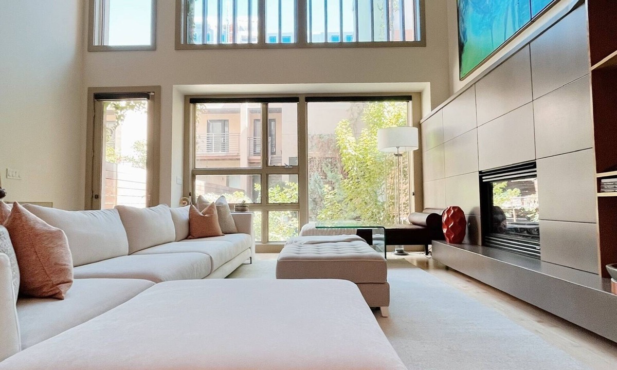 Golden Triangle House | Luxe 6 floors w parking! Walk to museums, Convention Center, shops & cafes.
