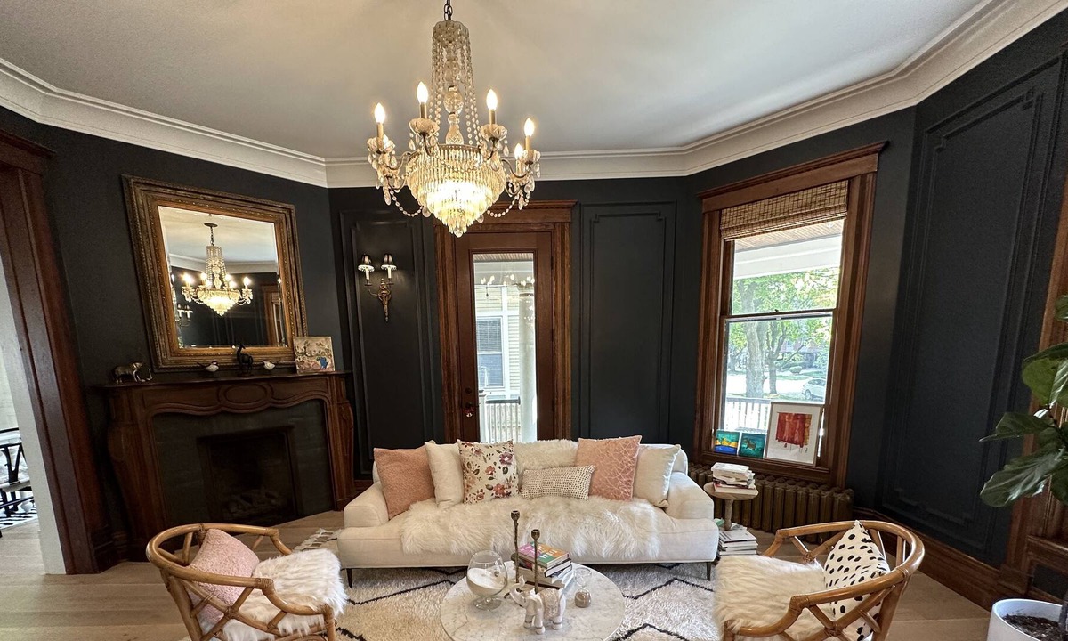 Oak Park House | Luxe and Modern Victorian SFH w/Parking