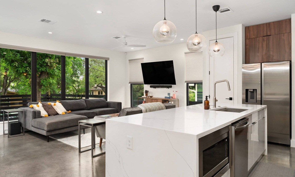 Riverside House | Luxe Austin Riverside House w/Skyline Deck