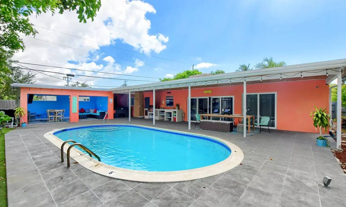 Central Corals House | Luxe Beach House: Pool & Spa