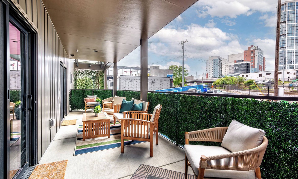 Eighth Avenue Condo | Luxe Condo - Downtown Nashville - Walk to Broadway/The Gulch - Heated Pool 3/1