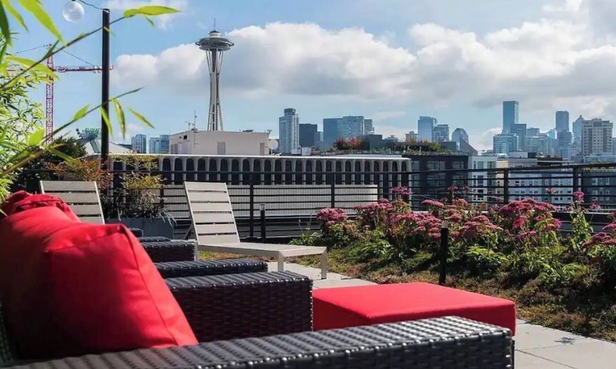 Lower Queen Anne Apartment | Luxe Condo | Rooftop, GYM, Views!