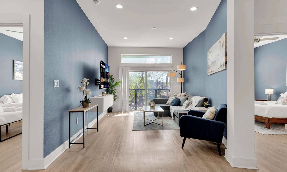 Deep Ellum Apartment | Luxe Cozy 2BR Sleeps 8 | near Reunion Tower Dallas