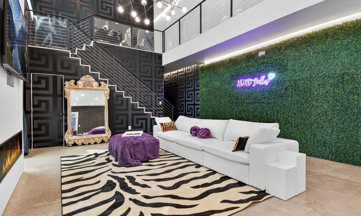 West Dallas House | Luxe Design - Red Room - Balcony - Turf Yard - Attached Private Suite