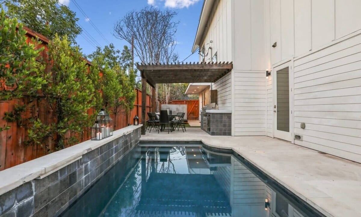 Govalle House | Luxe East Austin Home | Pool, Grill & Rooftop Deck