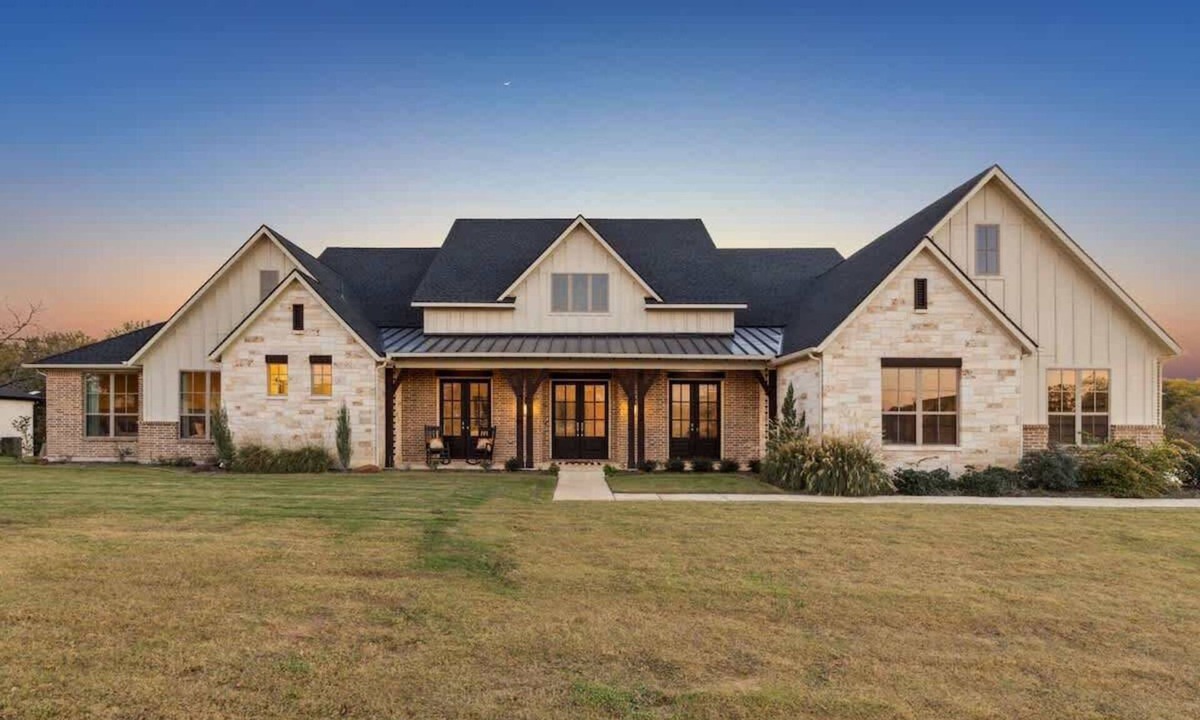 Flower Mound House | Luxe Estate near DFW | Chef’s Kitchen Fireplace