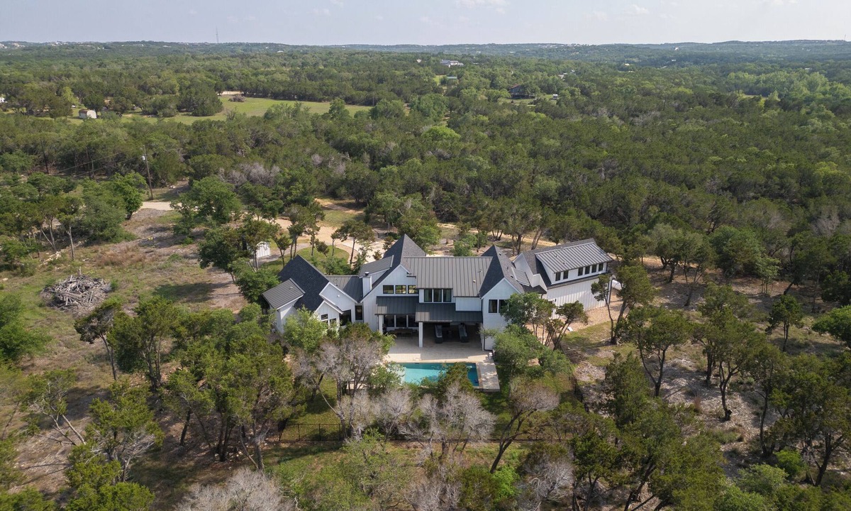 Austin House | Luxe Farmhouse w/Pool and Spa on 4 Acres