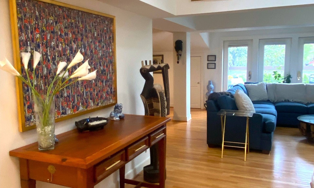 Georgetown Condo | LUXE Georgetown Penthouse, Deck, Skylights, Pkg