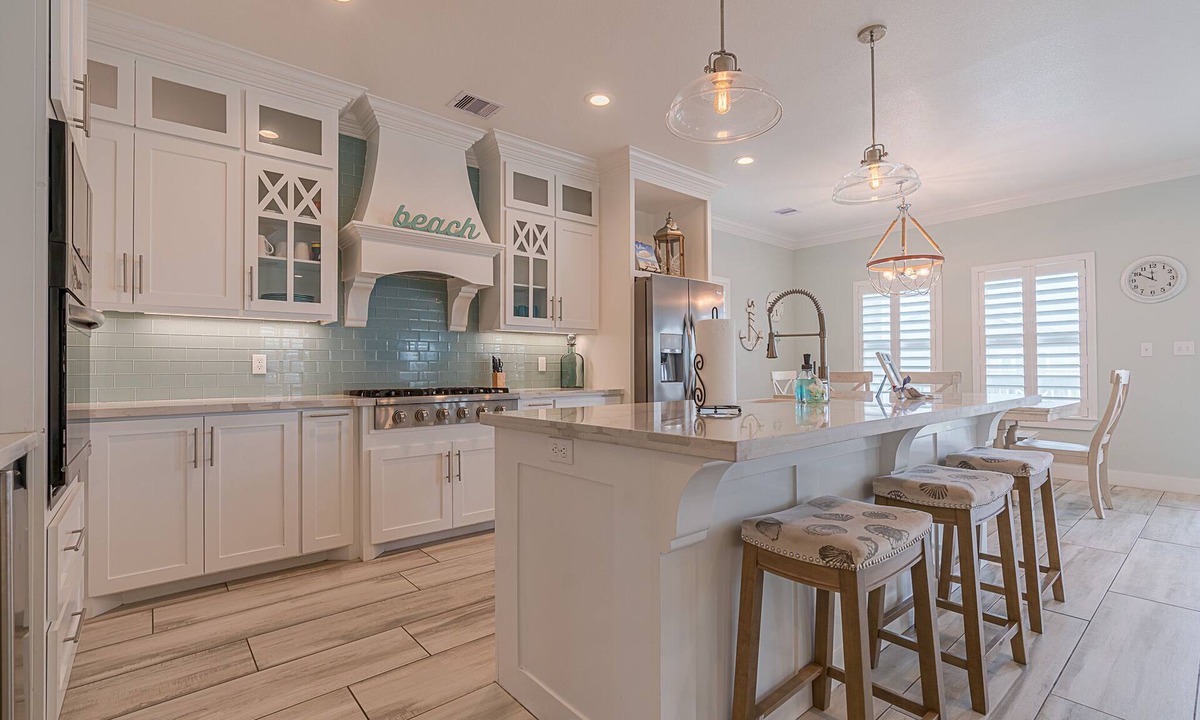 Port Bolivar House | Luxe Group Retreat Steps to Beach