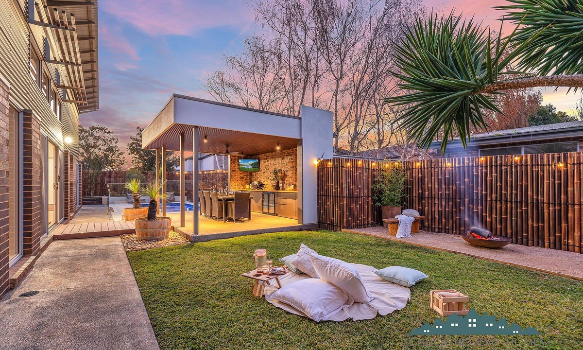 Moama House | Luxe Haven Summary: W