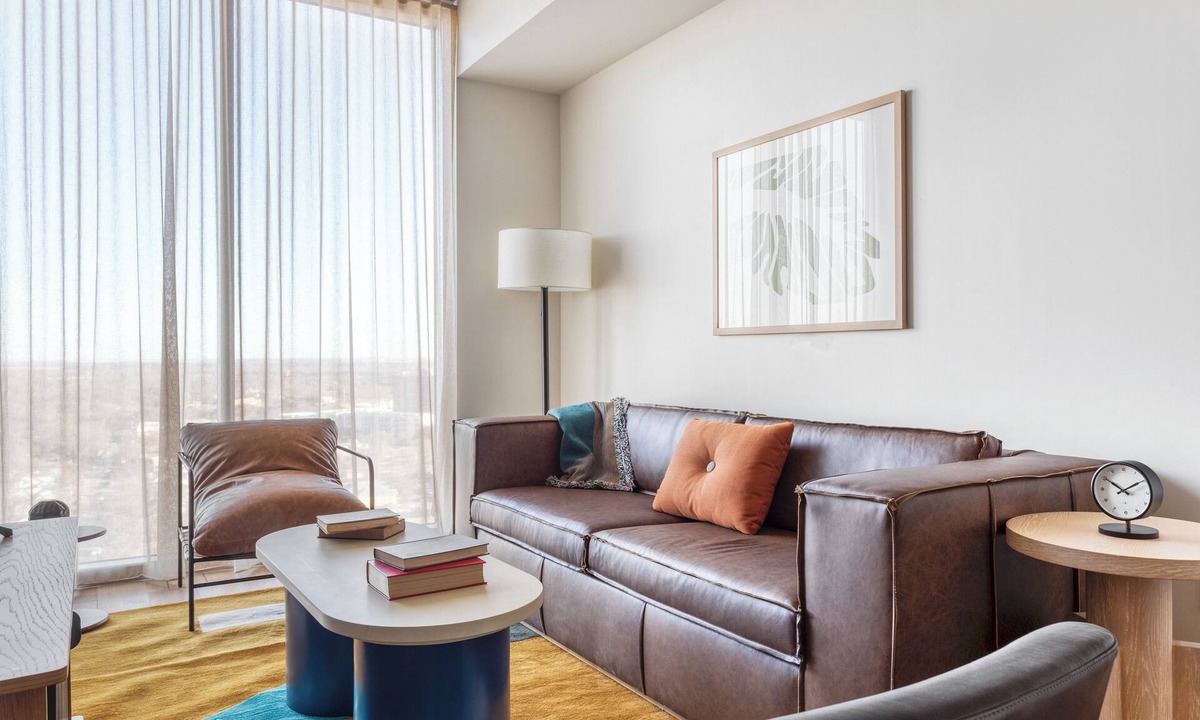 Rainey Street Historic District House | Luxe High Rise near DT Austin w/Views | Rooftop Pool, Gym, & Luxe Amenities
