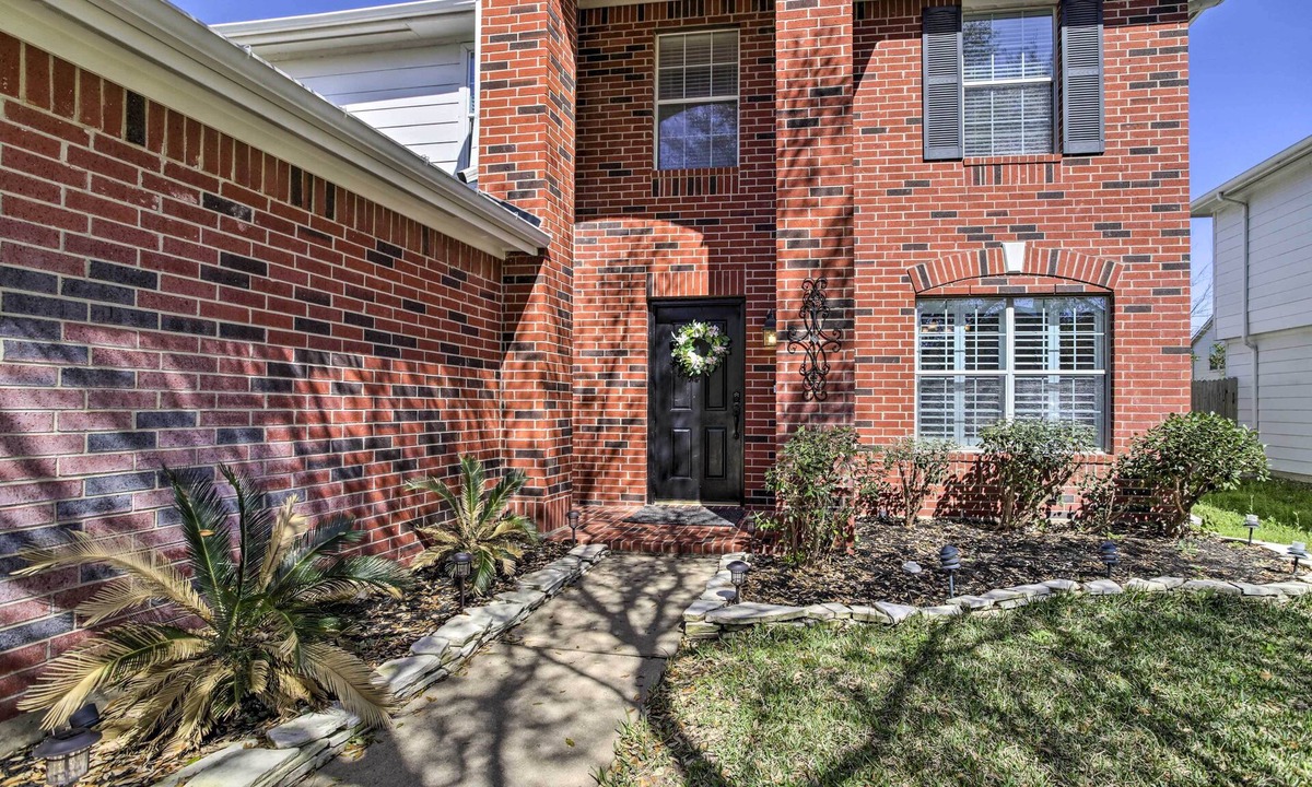 Cypress House | Luxe Home 30 Miles to Houston w/Pool & Grill